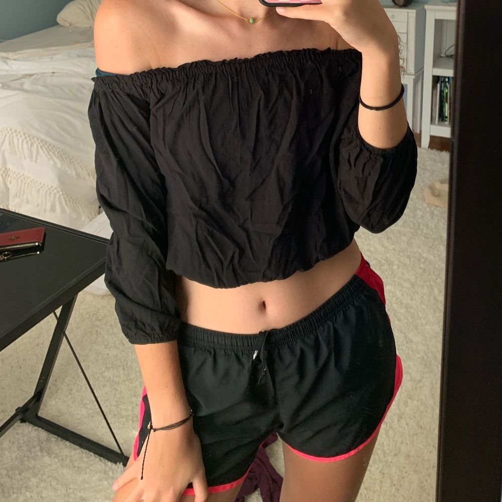 Brandy Melville off the shoulder cropped top